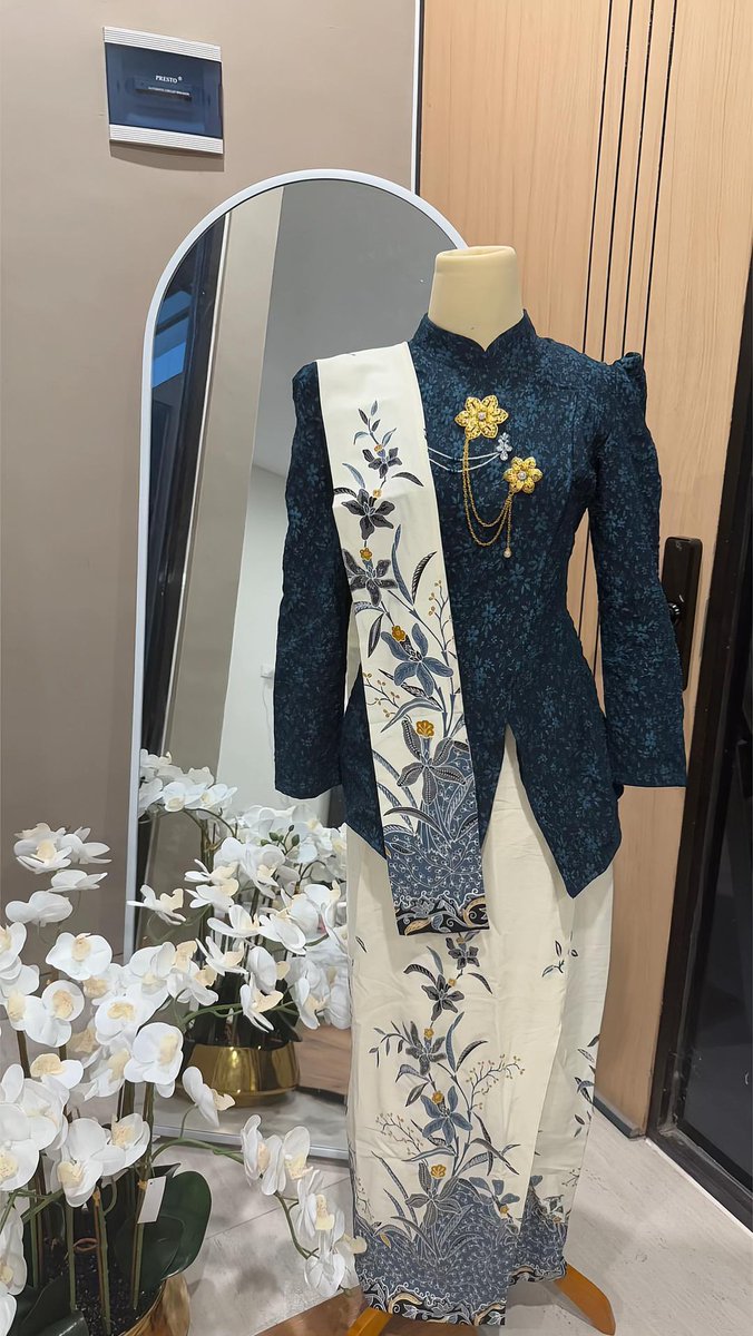 Cantik bgt kebaya nya, aura ningrat nya langsung keluar😍

s.shopee.co.id/8KeZd7SGHt