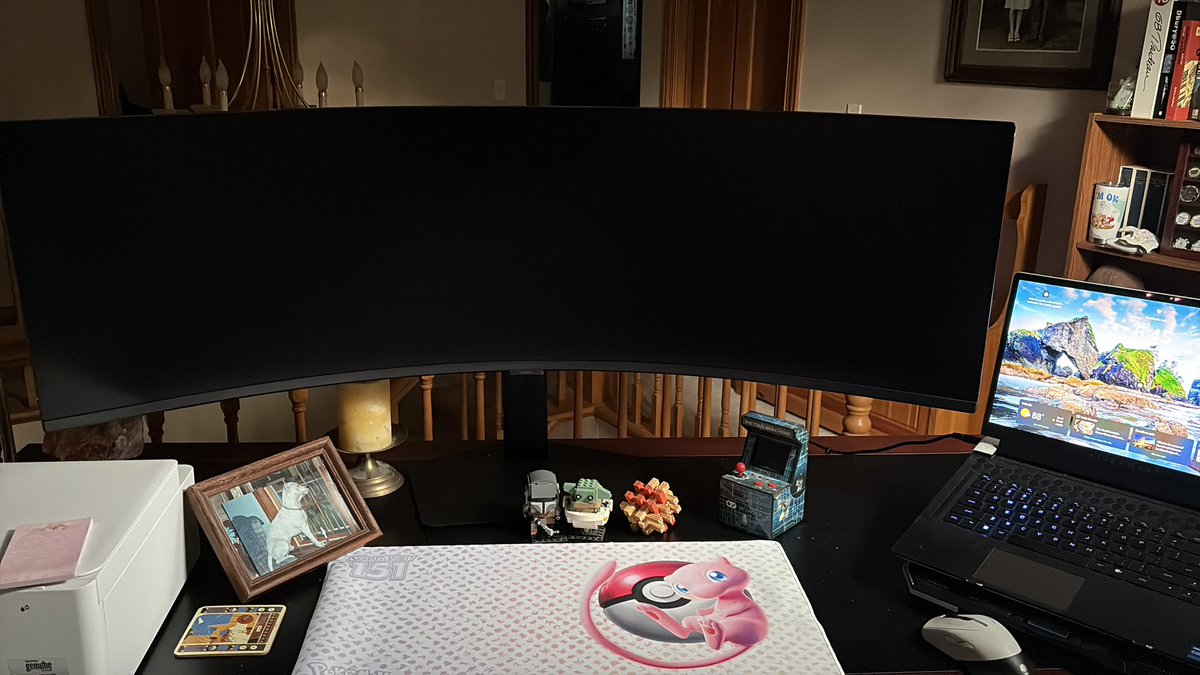 Ment4llyRegrded's tweet image. New #BattleStation.

49” Wide Screen. Will be getting a #StreamDeck as well to use as a #MacroPad. I will soon be able to look money at the simple push of a button. 🥴

#dsqaudfinancial