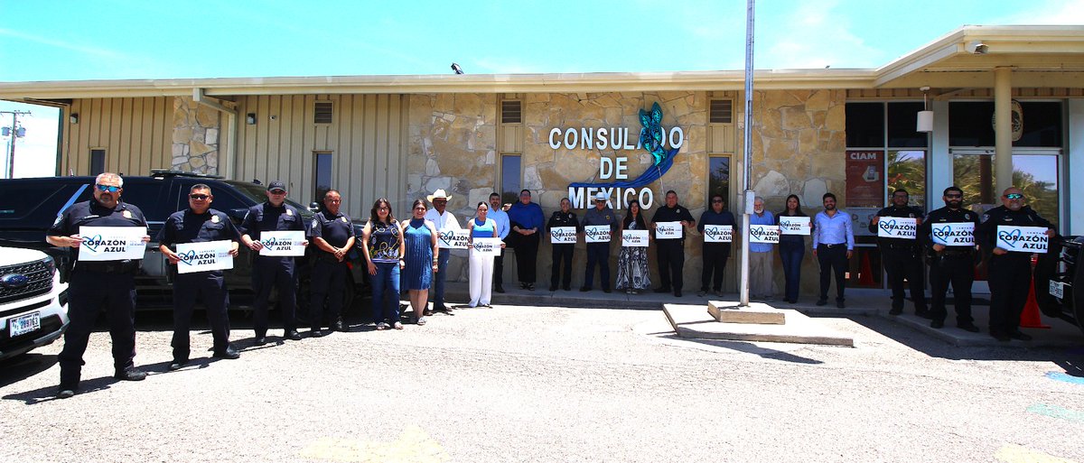 Consulado de México en Eagle Pass, Texas (@consulmexeag) on Twitter photo El <a href="/ConsulMexEag/">Consulado de México en Eagle Pass, Texas</a>, el director de Aduanas y Protección Fronteriza de Eagle Pass <a href="/CBPSouthTexas/">CBP South Texas</a>
el Sheriff <a href="/Maverick_County/">Maverick County</a> y la jefa de Policía
<a href="/CityEaglePassTx/">OfficialCityEaglePassTexas</a> para conmemorar Día Mundial contra la Trata de Personas. #TratadePersonas #ProtecciónConsular
<a href="/vcalva/">Vanessa Calva Ruiz (she/ella)</a>
<a href="/SRE_mx/">Relaciones Exteriores</a> El <a href="/ConsulMexEag/">Consulado de México en Eagle Pass, Texas</a>, el director de Aduanas y Protección Fronteriza de Eagle Pass <a href="/CBPSouthTexas/">CBP South Texas</a>
el Sheriff <a href="/Maverick_County/">Maverick County</a> y la jefa de Policía
<a href="/CityEaglePassTx/">OfficialCityEaglePassTexas</a> para conmemorar Día Mundial contra la Trata de Personas. #TratadePersonas #ProtecciónConsular
<a href="/vcalva/">Vanessa Calva Ruiz (she/ella)</a>
<a href="/SRE_mx/">Relaciones Exteriores</a>