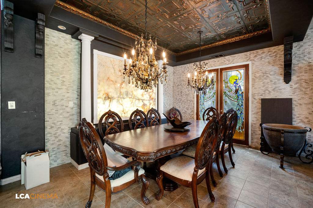 RightHereRealty's tweet photo. Check out this new listing an agent in my office just got featured on @zillowgonewild 😯😀🏠 #zillow #bakersfield #bakersfieldrealtor #bakersfieldrealestate https://t.co/eo1DD5d4g3