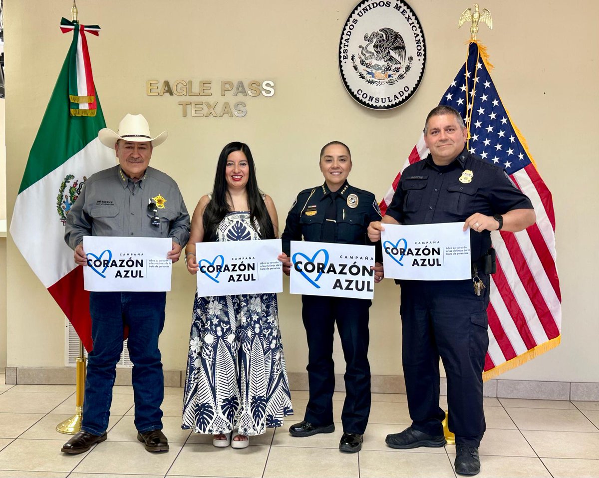 Consulado de México en Eagle Pass, Texas (@consulmexeag) on Twitter photo El <a href="/ConsulMexEag/">Consulado de México en Eagle Pass, Texas</a> , el director de Aduanas y Protección Fronteriza de Eagle Pass <a href="/CBPSouthTexas/">CBP South Texas</a> el Sheriff <a href="/Maverick_County/">Maverick County</a> y la jefa de Policía <a href="/CityEaglePassTx/">OfficialCityEaglePassTexas</a> para conmemorar Día Mundial contra la Trata de Personas. #TratadePersonas #ProtecciónConsular
<a href="/vcalva/">Vanessa Calva Ruiz (she/ella)</a>
<a href="/SRE_mx/">Relaciones Exteriores</a> El <a href="/ConsulMexEag/">Consulado de México en Eagle Pass, Texas</a> , el director de Aduanas y Protección Fronteriza de Eagle Pass <a href="/CBPSouthTexas/">CBP South Texas</a> el Sheriff <a href="/Maverick_County/">Maverick County</a> y la jefa de Policía <a href="/CityEaglePassTx/">OfficialCityEaglePassTexas</a> para conmemorar Día Mundial contra la Trata de Personas. #TratadePersonas #ProtecciónConsular
<a href="/vcalva/">Vanessa Calva Ruiz (she/ella)</a>
<a href="/SRE_mx/">Relaciones Exteriores</a>
