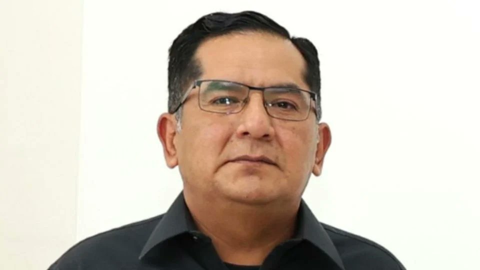 📍 #Nacional | Detienen a Víctor Hugo Chávez, ex secretario de Seguridad de Tabasco

El general, quien asumió el cargo en 2024 tras la salida de Hernán Bermúdez, fue arrestado este martes. Su predecesor actualmente está prófugo y enfrenta una orden de aprehensión por presuntos