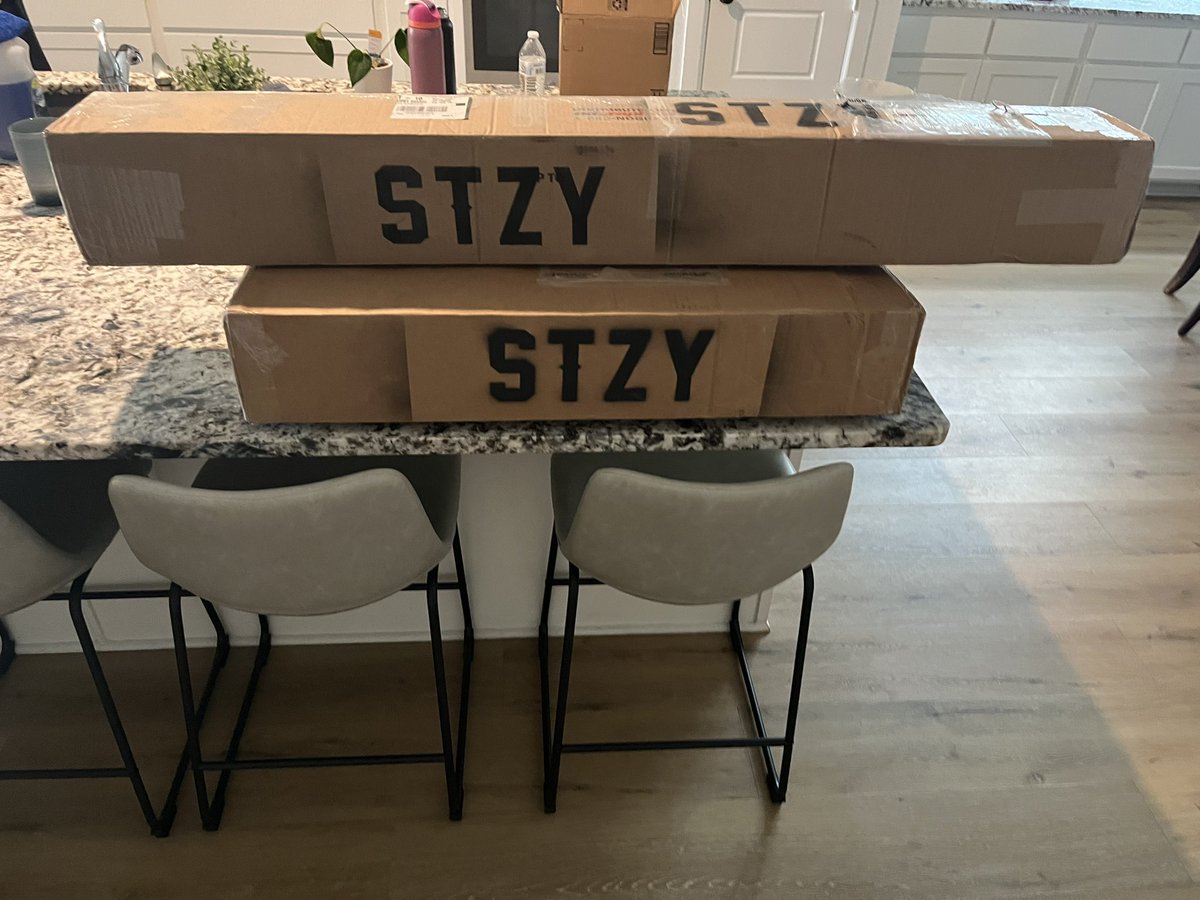 Lit Bunny (@litbunny85) on Twitter photo Looks like I received some <a href="/Stzyapegang/">STZY APE GANG</a> goodies! LFG💪
<a href="/BryanVeeApe/">Bryan Vee 🍌</a> came through with the goods and <a href="/Alejo_CryptoETH/">Alejo-Crypto ( Okina Labs )</a> made sure they landed on my doorstep!
Unboxing video coming soon! Looks like I received some <a href="/Stzyapegang/">STZY APE GANG</a> goodies! LFG💪
<a href="/BryanVeeApe/">Bryan Vee 🍌</a> came through with the goods and <a href="/Alejo_CryptoETH/">Alejo-Crypto ( Okina Labs )</a> made sure they landed on my doorstep!
Unboxing video coming soon!