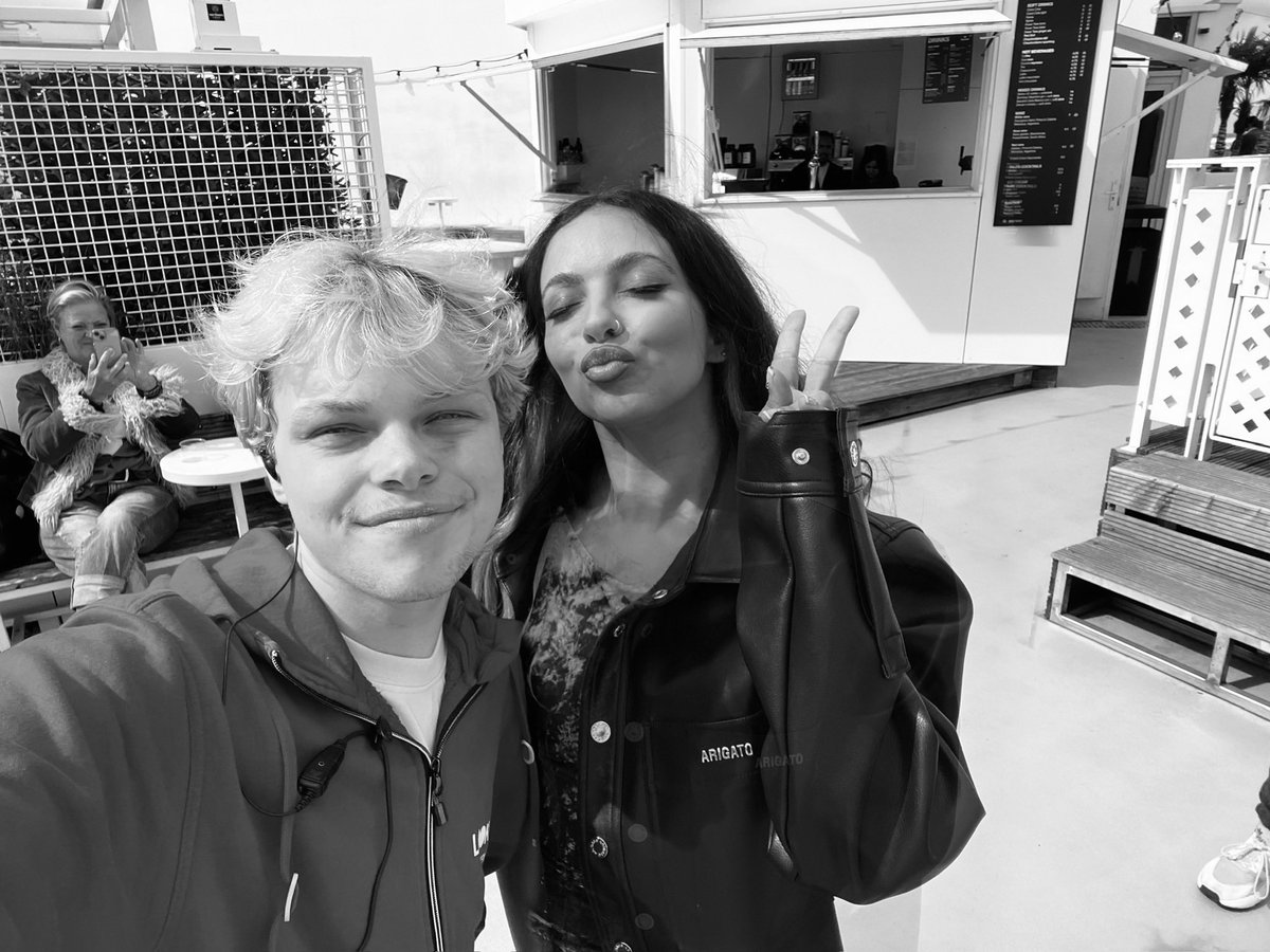 sanderthirlwall's tweet photo. MY GIRLIES🩷 #LittleMixForEver 
@PerrieHQ @jadethirlwall @thejaderoom_ @LeighAnneMusic @CtrlAltLeigh https://t.co/Do3dpe0V0s