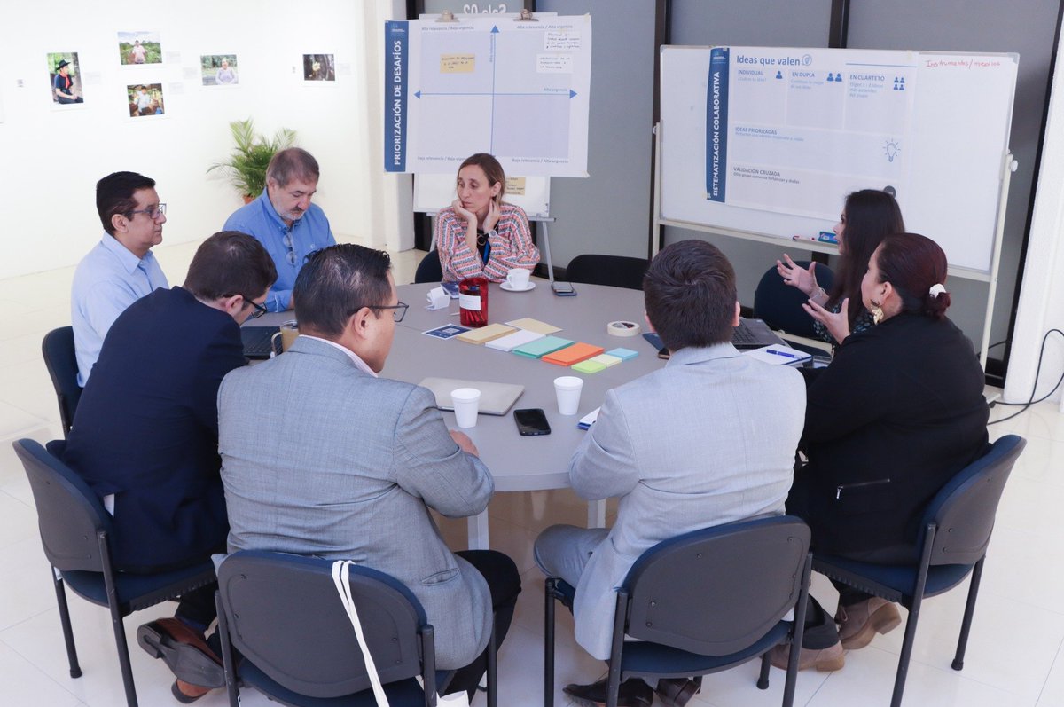 📌 #NoticiaOISS | La #OISS y <a href="/AECID_es/">AECID</a> 🇪🇸 impulsan un diálogo regional por un nuevo contrato social en #Iberoamérica 🌎

📍 #SantaCruz, reunió a autoridades de 1️⃣0️⃣ países de la región 🇧🇴🇧🇷🇨🇴🇨🇱🇪🇨🇸🇻🇵🇾🇵🇪🇩🇴🇺🇾 y 9️⃣ organismos internacionales

📲 + Info 👉🏽 acortar.link/1ZywFC