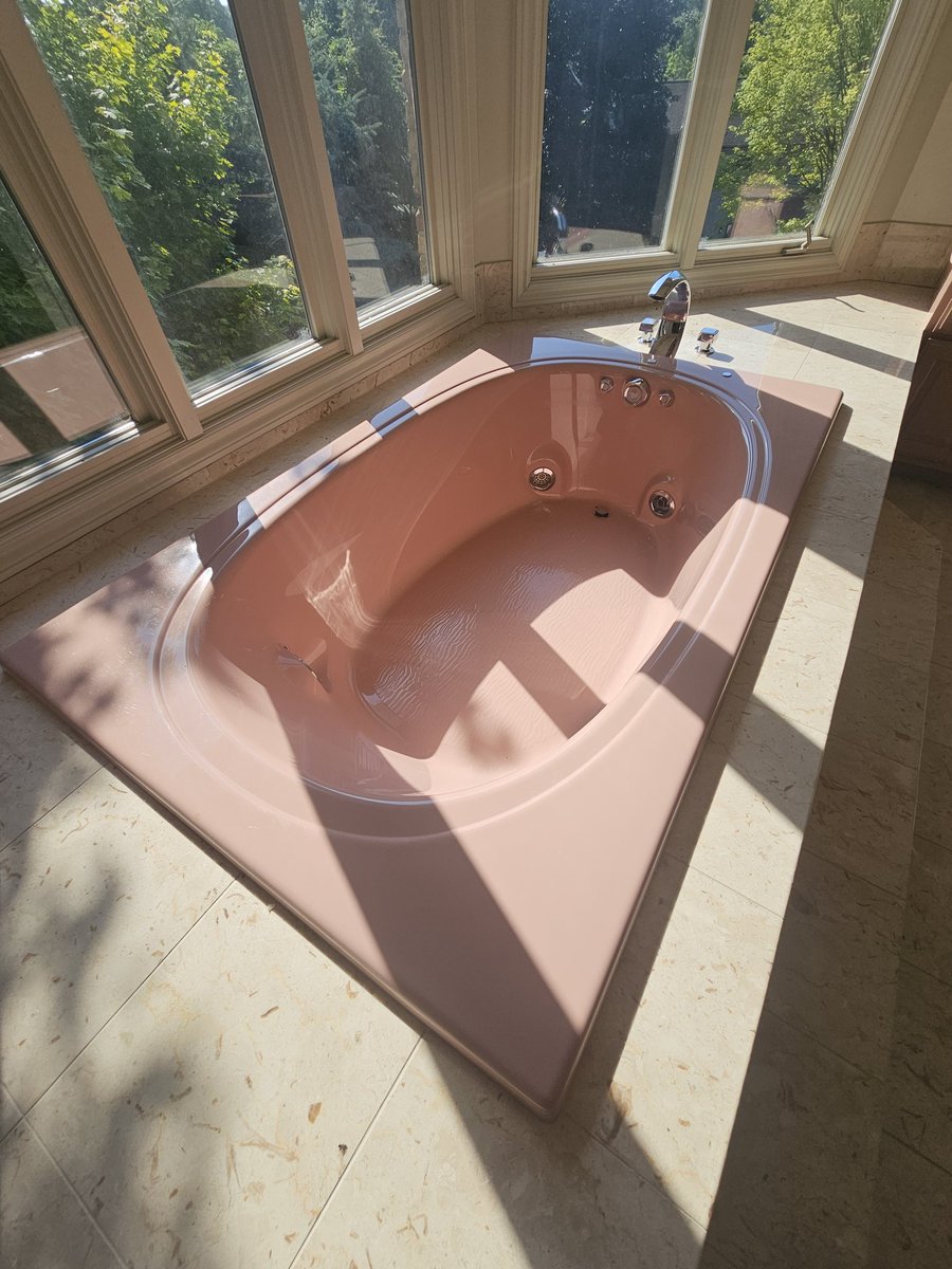 House was built in 1990 and this beautiful pink bathroom.  Usually only see bathrooms like this in houses built in the 50/60s.  Looks like bathtub has never been used.  You Like the pink?