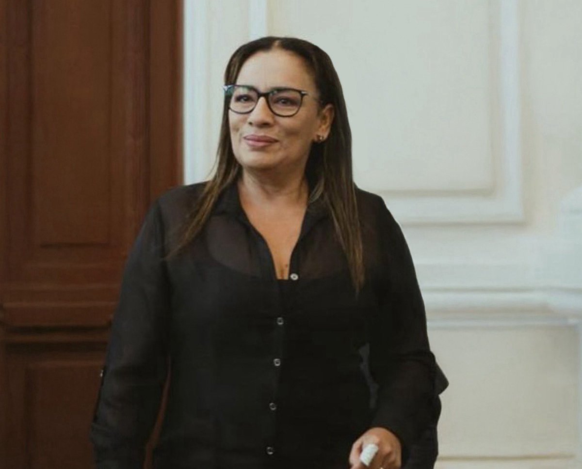 Damián Larco Guamán (@damianlarcog) on Twitter photo Bienvenida, ministra <a href="/zaidarovira/">Zaida Rovira</a>. Desde el <a href="/SRIoficialEc/">SRI Ecuador</a> , creemos en el empuje que usted le dará al <a href="/MinGobiernoEc/">Ministerio de Gobierno Ecuador</a>, la transformación empieza cuando se tiende la mano con firmeza y se trabaja sin tregua por un país justo.
En #ElNuevoEcuador no caben las excusas. Bienvenida, ministra <a href="/zaidarovira/">Zaida Rovira</a>. Desde el <a href="/SRIoficialEc/">SRI Ecuador</a> , creemos en el empuje que usted le dará al <a href="/MinGobiernoEc/">Ministerio de Gobierno Ecuador</a>, la transformación empieza cuando se tiende la mano con firmeza y se trabaja sin tregua por un país justo.
En #ElNuevoEcuador no caben las excusas.