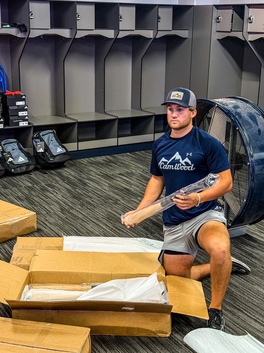 CamWoodBats's tweet image. The crew has arrived and is getting things set up for the 2025 @EastCoastPro1 event this weekend. These players are going to have all the goods!! 🙌🏻✅⚾️

Going to be an amazing event! 💯

#eastcoastpro #hoovermet #alabama #baseball #adidas