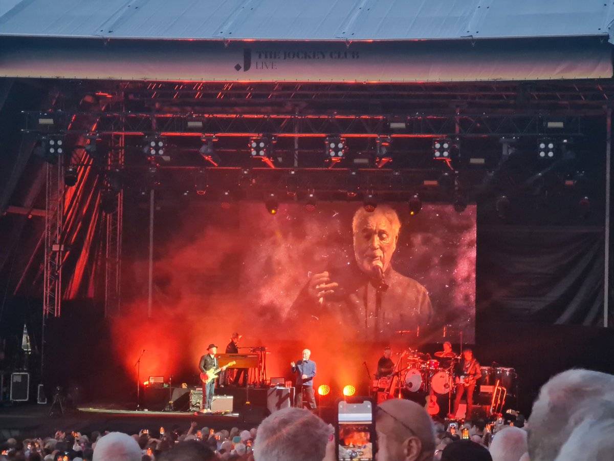 EmmaJanesLife's tweet image. #TomJones what an absolute legend! 

What a voice! 

Delighted to have seen him live &amp;amp; shared the experience with my daughter ❤️