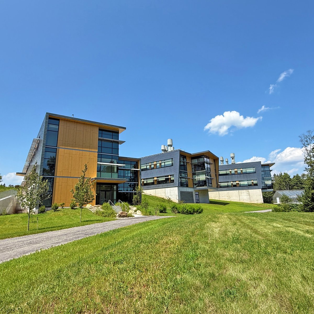 Bigelow Laboratory (@bigelowlab) on Twitter photo This August, join us for behind-the-scenes tours of #BigelowLab’s campus in East Boothbay, #Maine! Tours will take place every Friday at 11:30 a.m., from August 1 to August 29. To register, please email ehenerberry@bigelow.org. Come see where #ocean #science happens! 🌊 🧪 🔬 This August, join us for behind-the-scenes tours of #BigelowLab’s campus in East Boothbay, #Maine! Tours will take place every Friday at 11:30 a.m., from August 1 to August 29. To register, please email ehenerberry@bigelow.org. Come see where #ocean #science happens! 🌊 🧪 🔬
