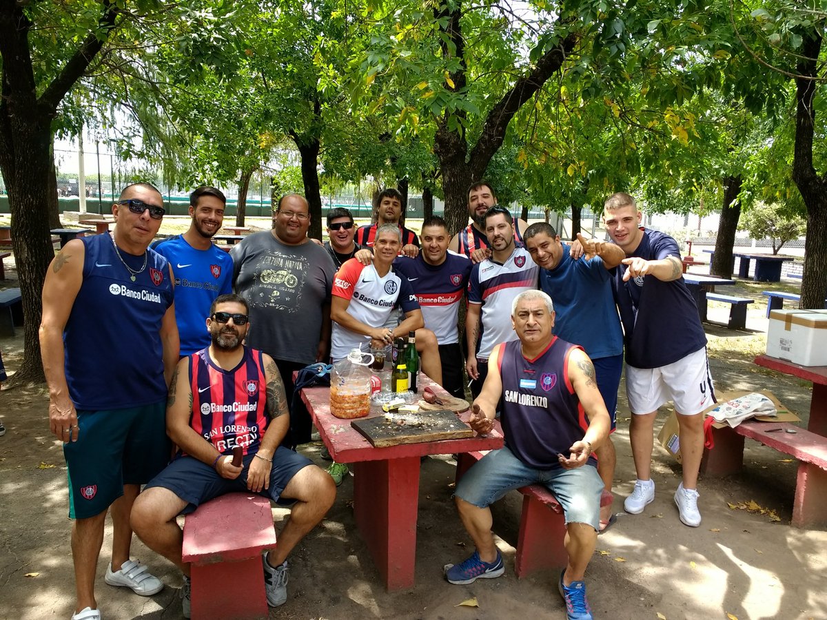 Descansa en paz amigo, la tribuna te va a extrañar viejo loco😢💙❤️💙