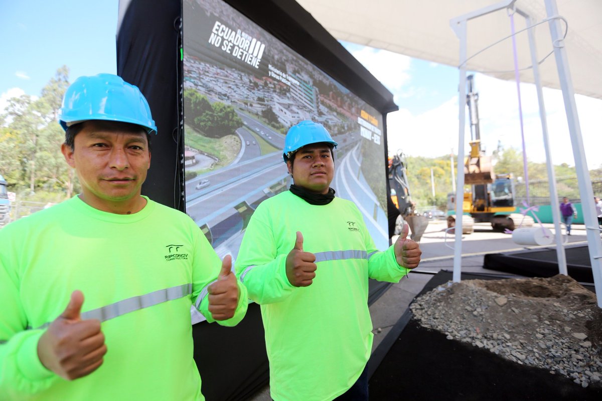 Hoy participamos de un momento histórico para el Austro ecuatoriano: la entrega de una obra vial largamente esperada.
¡Felicitaciones a @ObrasPublicasEc y gracias al Pdte. <a href="/DanielNoboaOk/">Daniel Noboa Azin</a>!

En el #NuevoEcuador se prioriza lo urgente: conectar vidas y activar el desarrollo. 🇪🇨