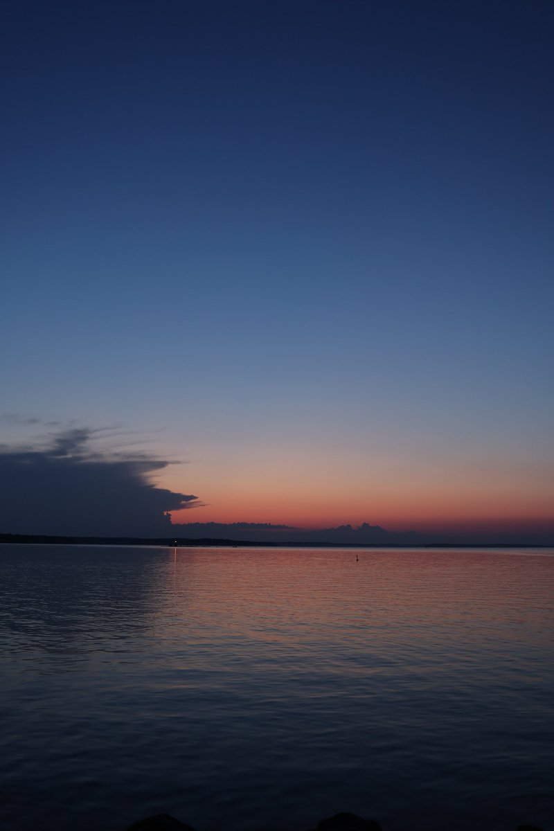 Sunset pics

#opacarophile #sunsetvibes #pastelcolors #naturetok #cloud #photography #photographylovers #photomode #photographer #photoism #chasingthesun #lakeside #photoop #photos #canon #withcanonyoucan #twilight #blue #sunsetpastels