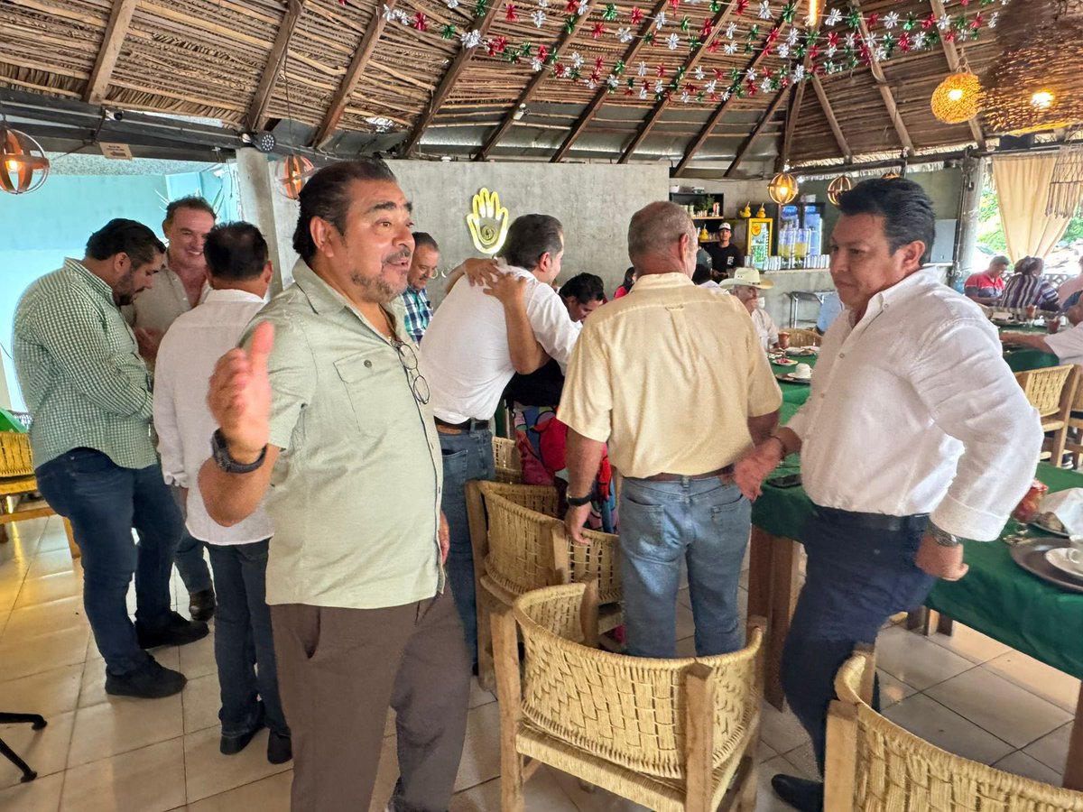 Alejandro Aviles Álvarez (@avilesalvarez_a) on Twitter photo Reunión productiva con líderes de la #CuencaDelPapaloapan junto a mi compañero y amigo, el Dip. Federal <a href="/RaulBCCue/">Raúl Bolaños-Cacho Cué</a>. Un gusto reencontrarme con grandes amigos y compartir los proyectos que impulsamos desde el <a href="/partidoverdemex/">Partido Verde</a> en la región y en el estado. 🌿🤝#OaxacaVerde Reunión productiva con líderes de la #CuencaDelPapaloapan junto a mi compañero y amigo, el Dip. Federal <a href="/RaulBCCue/">Raúl Bolaños-Cacho Cué</a>. Un gusto reencontrarme con grandes amigos y compartir los proyectos que impulsamos desde el <a href="/partidoverdemex/">Partido Verde</a> en la región y en el estado. 🌿🤝#OaxacaVerde