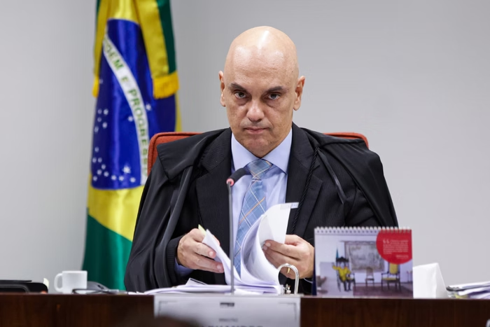 Metropoles's tweet photo. ➡️ Alvo de Trump, Moraes não tem conta, bens nem investimentos nos EUA

Alvo do governo de Donald Trump com sanções aplicadas pela Lei Magnitsky, Alexandre de Moraes não tem grandes perdas a sofrer

Leia: https://t.co/D78XvWt71r https://t.co/z3bIlv8QmY