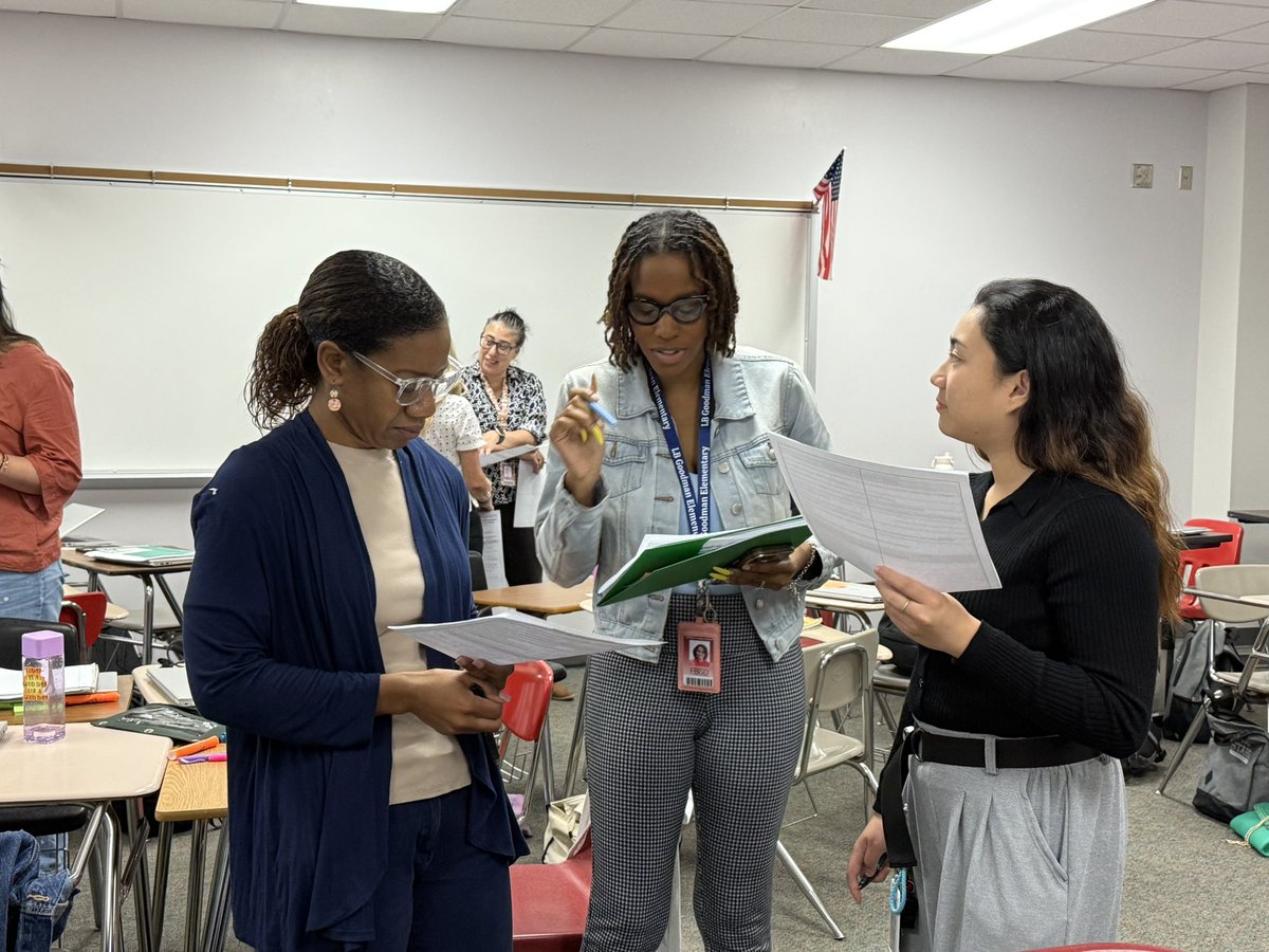 FBISDLiteracy's tweet photo. Elementary RLA and Social Studies new teachers rocked the Know and Show process today at @FortBendISD New Teacher Orientation! Peer feedback and all! #fbisdnto #fbisdlearns https://t.co/uxKWw2Tuq0
