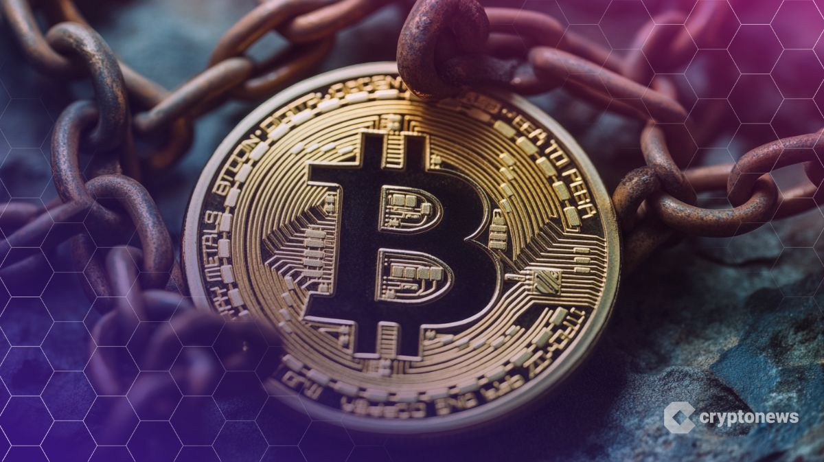 FintracApp's tweet photo. 🚨 AML Bitcoin founder sentenced to 7 years for fraud &amp; money laundering! This case emphasizes the need for better regulations in the crypto space. Stay safe, investors! 🔒 #Crypto #AML #Fraud #Bitcoin #InvestorProtection  #Blockchain #DigitalAssets https://t.co/RF7h8Ngh5A https://t.co/NEaWXiCGZs