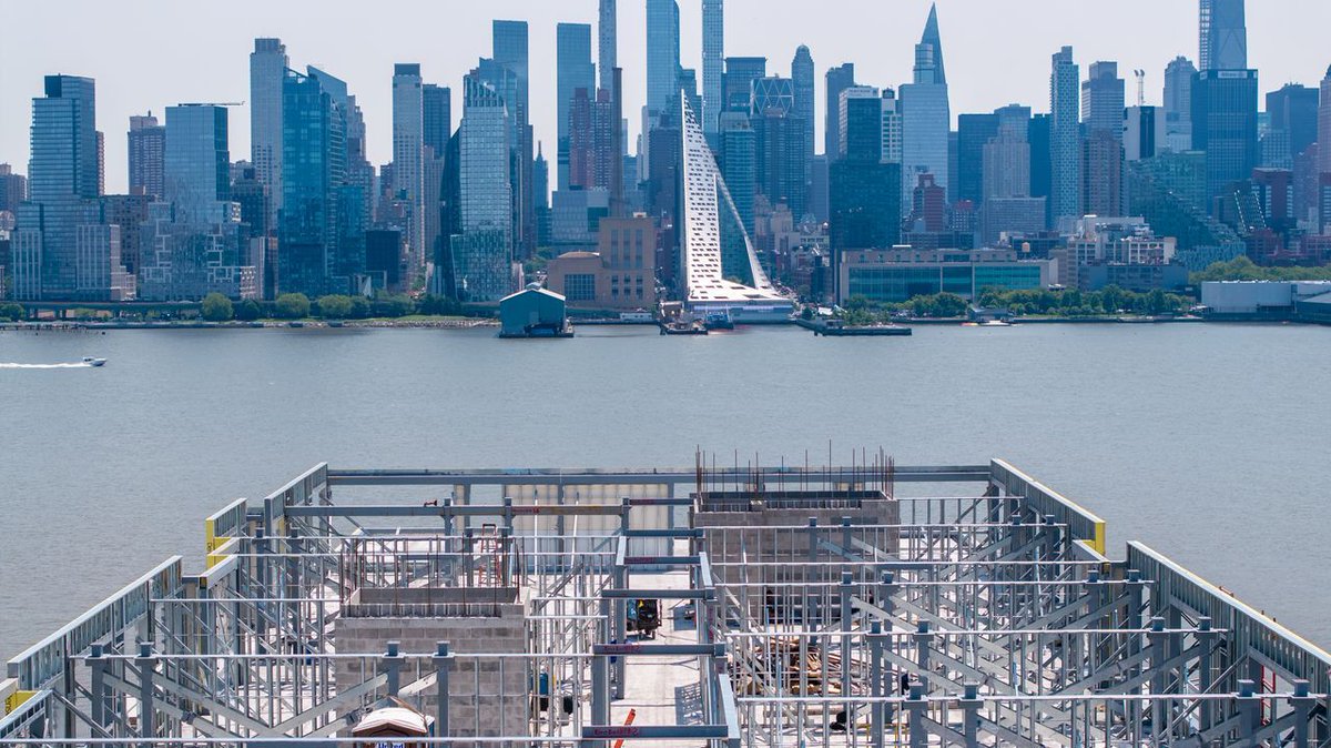 Lessarddesign's tweet image. Hello, Port Imperial!
Here’s a fresh look at the progress of this new, 12-story building, spanning 585,000 SF and making its mark on the Hudson.#LessardDesign #Architecturaldesign #BelleContracting #ExtremeConstruction #PortImperial #NewJersey #CFSteel #SteelStrong #HudsonRiver