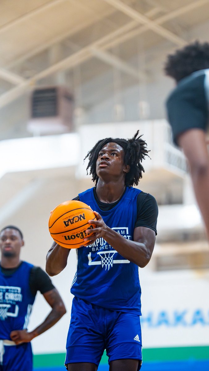 Islanders_MBB's tweet photo. Just another day in the lab 🧪
#ShakasUp // #ShawTime // #IslandU https://t.co/fiYgiKsbhw