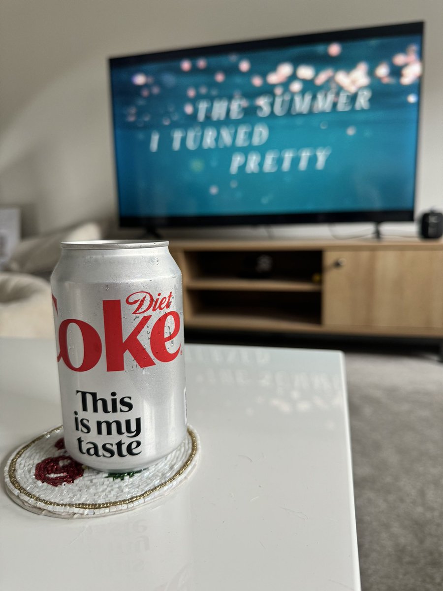 EmmaMaxwell97's tweet photo. What a combo https://t.co/MG0gXy0zhE