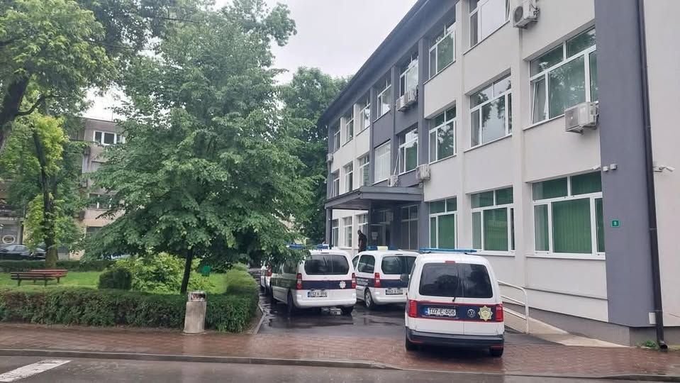 Sedmorica policajaca iz akcije 'Kocka' vraćena na posao - hercegovina.info/vijesti/crna-k…
#policija #akcijaKocka #Tužiteljstvo