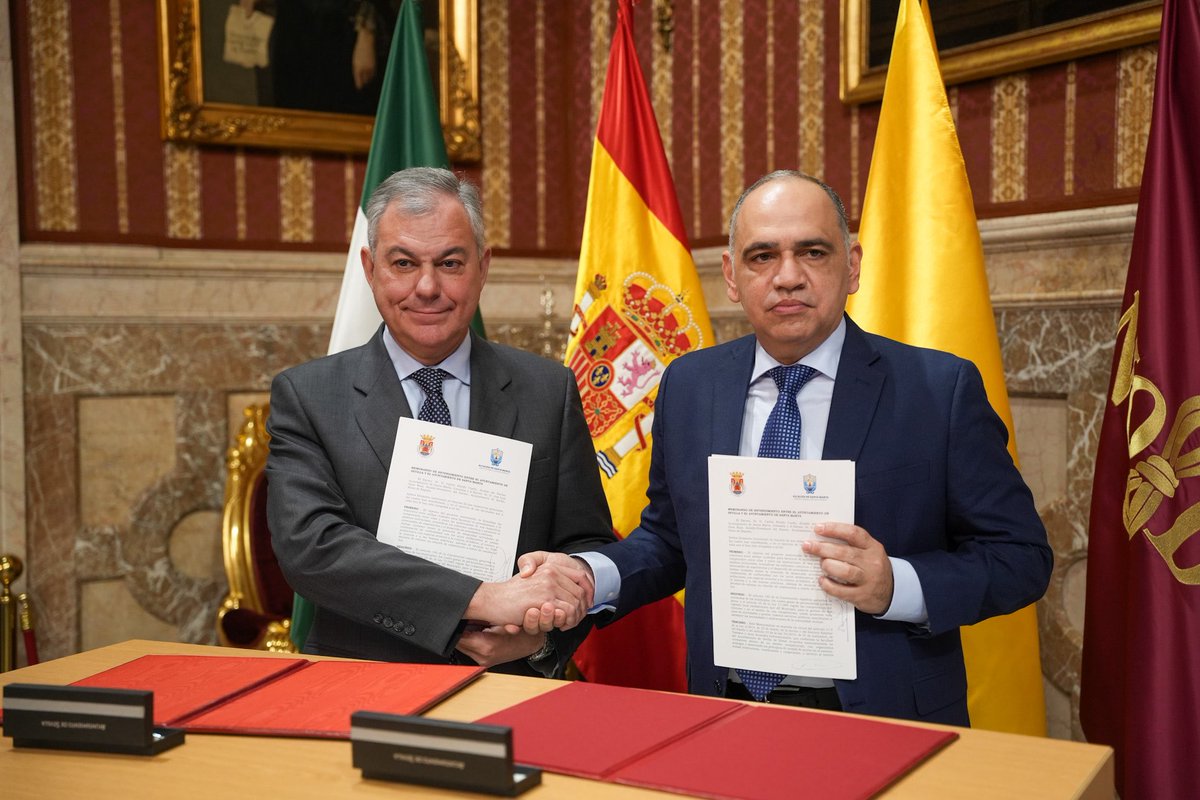 Ayuntamiento de Sevilla (@ayto_sevilla) on Twitter photo Un 29 de julio de 1525, el explorador trianero Rodrigo de Bastidas fundó la primera ciudad del cono sur de América: <a href="/SantaMartaDTCH/">Alcaldía de Santa Marta</a>🇨🇴
El pasado enero, <a href="/jlsanzalcalde/">José Luis Sanz</a> y <a href="/CarlosPinedoC/">Carlos Pinedo Cuello</a> firmaron el hermanamiento entre ambas ciudad como unión de siglos que tuvo en Sevilla su origen. Un 29 de julio de 1525, el explorador trianero Rodrigo de Bastidas fundó la primera ciudad del cono sur de América: <a href="/SantaMartaDTCH/">Alcaldía de Santa Marta</a>🇨🇴
El pasado enero, <a href="/jlsanzalcalde/">José Luis Sanz</a> y <a href="/CarlosPinedoC/">Carlos Pinedo Cuello</a> firmaron el hermanamiento entre ambas ciudad como unión de siglos que tuvo en Sevilla su origen.