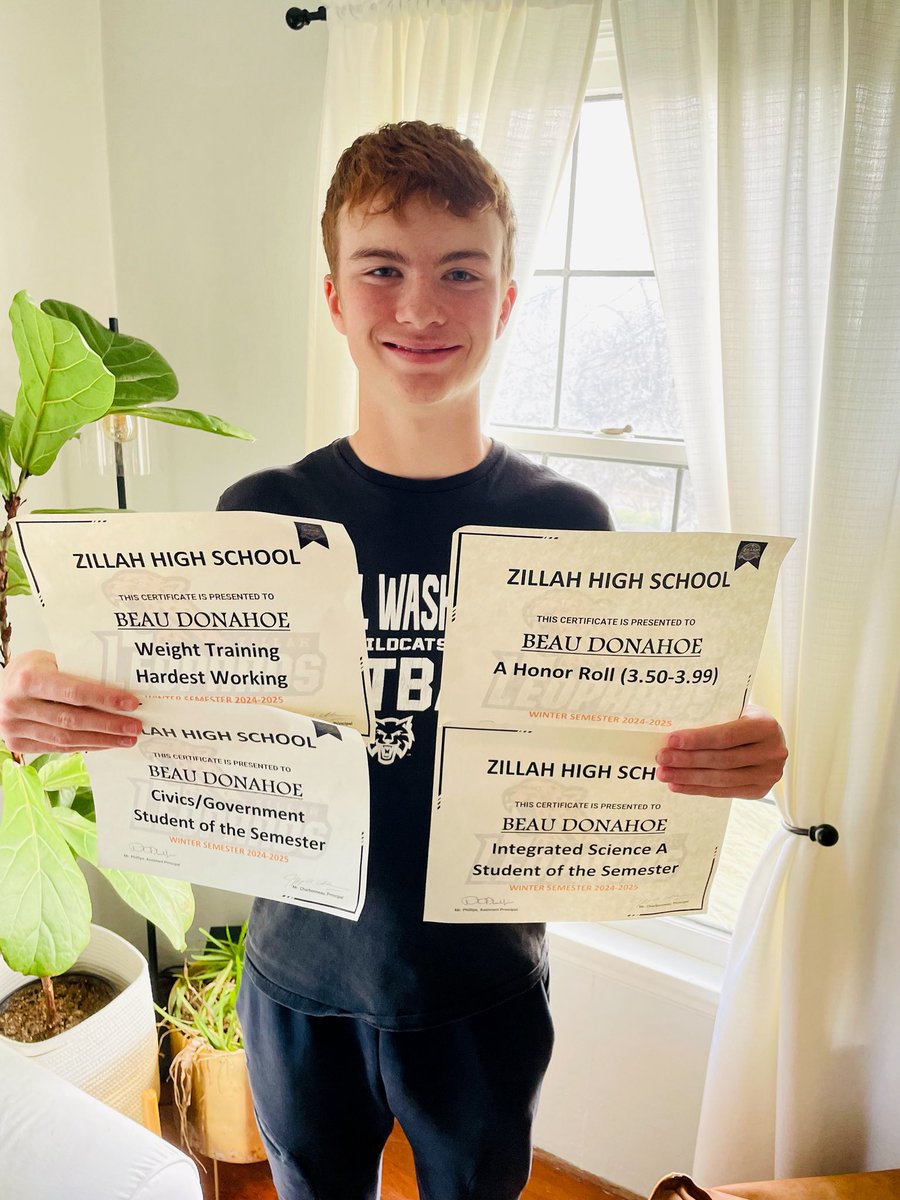 Giving my all in the classroom and on the field! 📚💪🏻