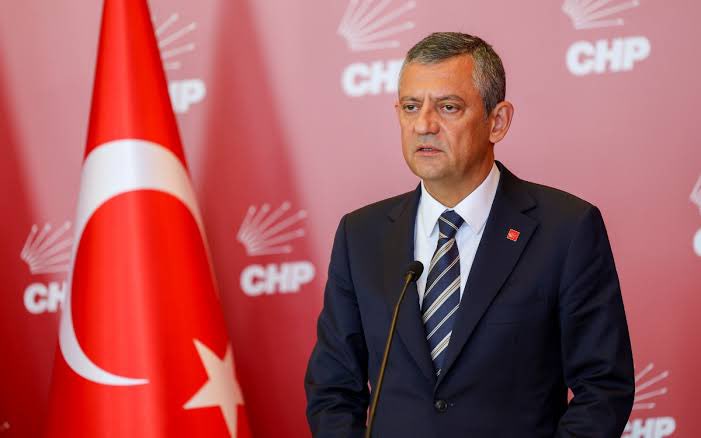 #SonDakika | Özgür Özel Şile’de :

“Türküyle, Kürdüyle, sosyalist demokratıyla, milliyetçi demokratıyla, kürt demokratıyla Türkiye İttifakıyız.”