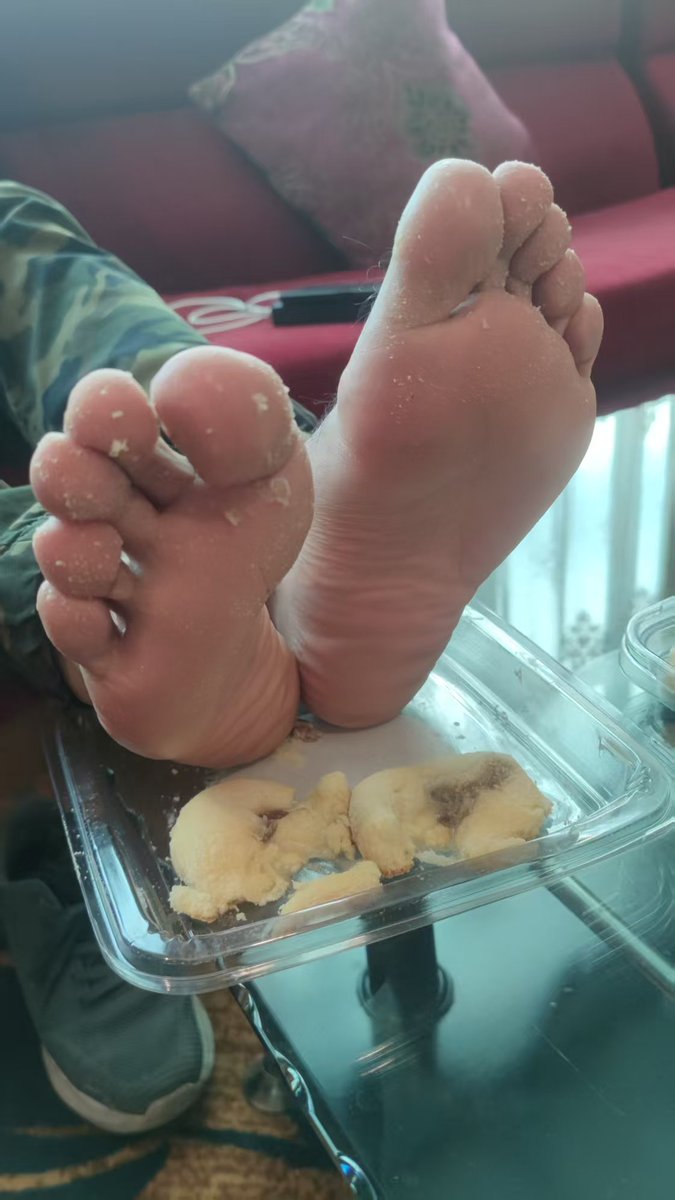 臭脚喂食 tweet media