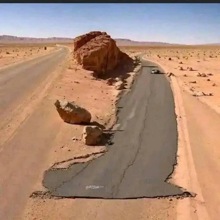 طريق الهداية... وطريق الهلاك ؟!؟

ماذا ترى في الصورة ؟؟؟