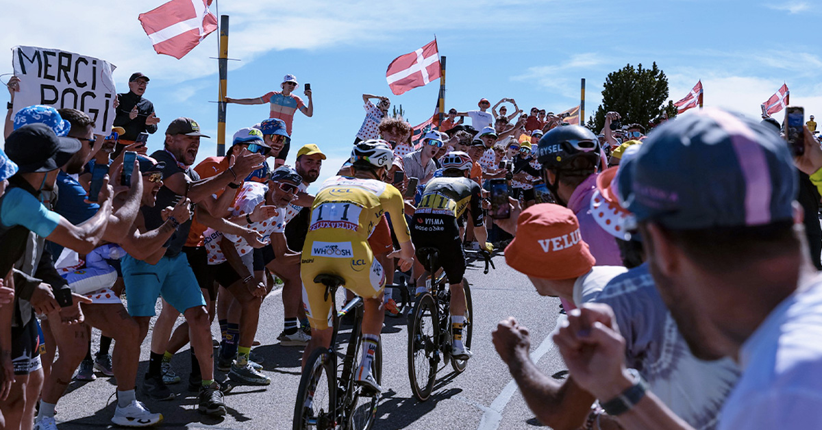 «<a href="/LeTour/">Tour de France™</a>? Una serie TV con puntate belle, ma senza trama». <a href="/MorenoMoser/">Moreno Moser</a> analizza con lucidità e provocazione la Grande Boucle appena conclusa...
#biciPRO #TourDeFrance #MorenoMoser #GirodItalia #Ciclismo #Pogacar #Vingegaard #CyclingRace #GrandiGiri #uciworldtour