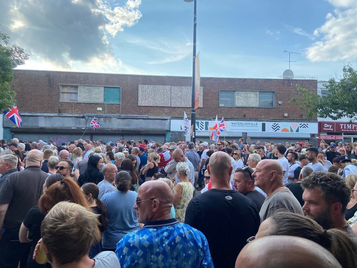 🚨NEW: Several thousand in Waterlooville protest against illegal migrants being housed in local flats