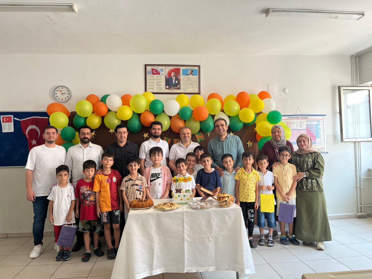 Serdar YAŞAR (@serdaryasartr) on Twitter photo 📍Adile Mermerci Yaz Olulu
Ak Parti İstanbul İl Başkan Yardımcımız <a href="/mehmetsahinbsk/">Mehmet Şahin</a> ve Ak Parti Zeytinburnu İlçe Başkanımız <a href="/MustafaY_K/">Mustafa Yalçınkaya 🇹🇷</a> başkanlarımızı Yaz Okullarımızda ağırladık. Ziyaretleri için kendilerine teşekkür ediyorum.
<a href="/tugvazeytinburn/">TÜGVA Zeytinburnu</a> 📍Adile Mermerci Yaz Olulu
Ak Parti İstanbul İl Başkan Yardımcımız <a href="/mehmetsahinbsk/">Mehmet Şahin</a> ve Ak Parti Zeytinburnu İlçe Başkanımız <a href="/MustafaY_K/">Mustafa Yalçınkaya 🇹🇷</a> başkanlarımızı Yaz Okullarımızda ağırladık. Ziyaretleri için kendilerine teşekkür ediyorum.
<a href="/tugvazeytinburn/">TÜGVA Zeytinburnu</a>