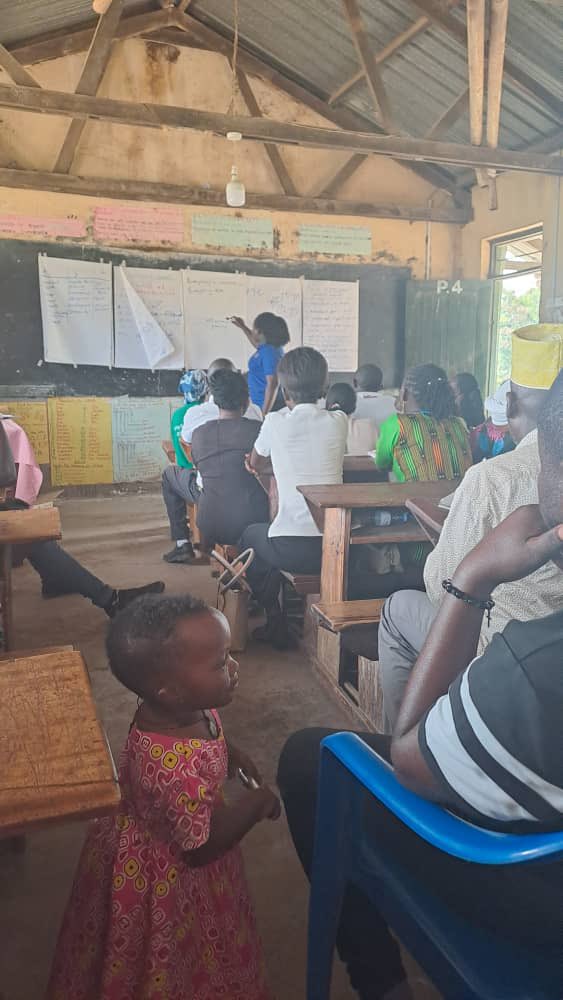 Esther2Muhindo's tweet photo. 🌿Conservation Education is key in Conservation🌿
I’m a conservation Educator who trains teachers who in turn reach out to thousands of students in schools around QENP.
Education changes attitudes of communities towards conservation overtime.
#ConservationEducation
#unite2 https://t.co/rpTCY7rMNc