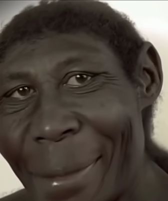 luaofloa's tweet image. eu atendia um homem no tarot que vinha toda semana perguntar se o candidato dele (Trump) iria ganhar as eleições, daí o Trump ganhou e deportou ele