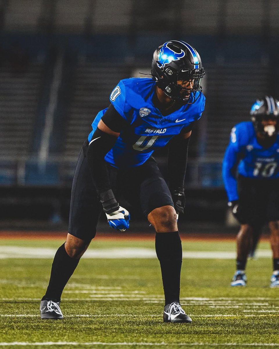 ● DE Spotlight ●

Kobe Stewart - Buffalo

• Stewart is one of the BEST pass rushers in #CFB. Last season he had a massive campaign with 40 Tackles, 12 Tackles for Loss, 9.5 Sacks, 2 Pass Breakups, 1 Fumble Recovery and 1 Forced Fumble.