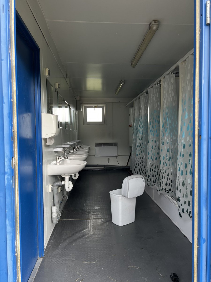 Файні мешканці наметового містечка, не маємо сил більше терпіти ці пекельні борошна!

КЕРАМІЧНІ РУКОМИЙНИКИ В НАМЕТОВОМУ МІСТЕЧКУ🥵