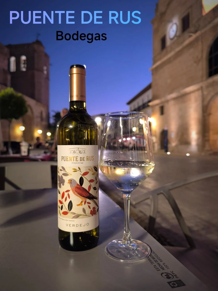 ¡¡No te pido que lo mejores, iguálamelo!! 📷📷
#verano #terraza #sanclemente #vinoblanco #vinofresquito #verdejo #puentederus
puentederus.com