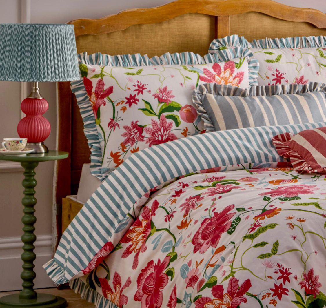 Claudia Floral Ruffle Duvet Cover Sets 🌺
Elevate your bedroom with the elegant charm of the Claudia Duvet Cover Set. Its cotton-rich fabric and 180-thread count provide a soft, comfortable texture, designed to create a tranquil and inviting atmosphere.🐾🐾❤️