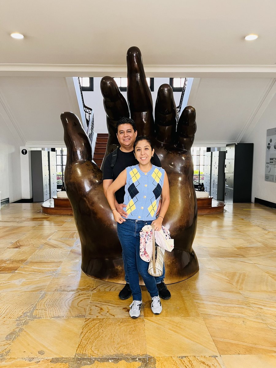 aryaidee's tweet photo. #botero https://t.co/c9SFc6AOQm