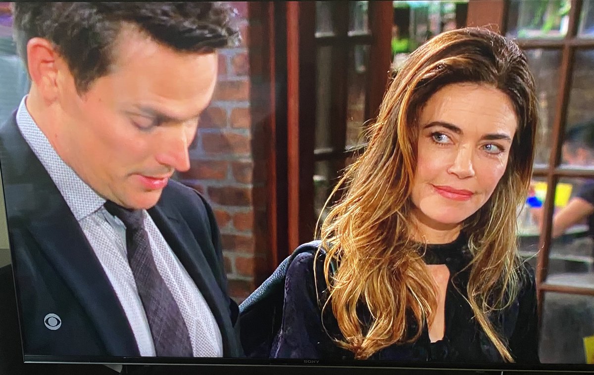 MissAbb37309863's tweet photo. These two are so good as scene partners! 🙌 #Adam #Victoria #YR https://t.co/n45yWHgQnK