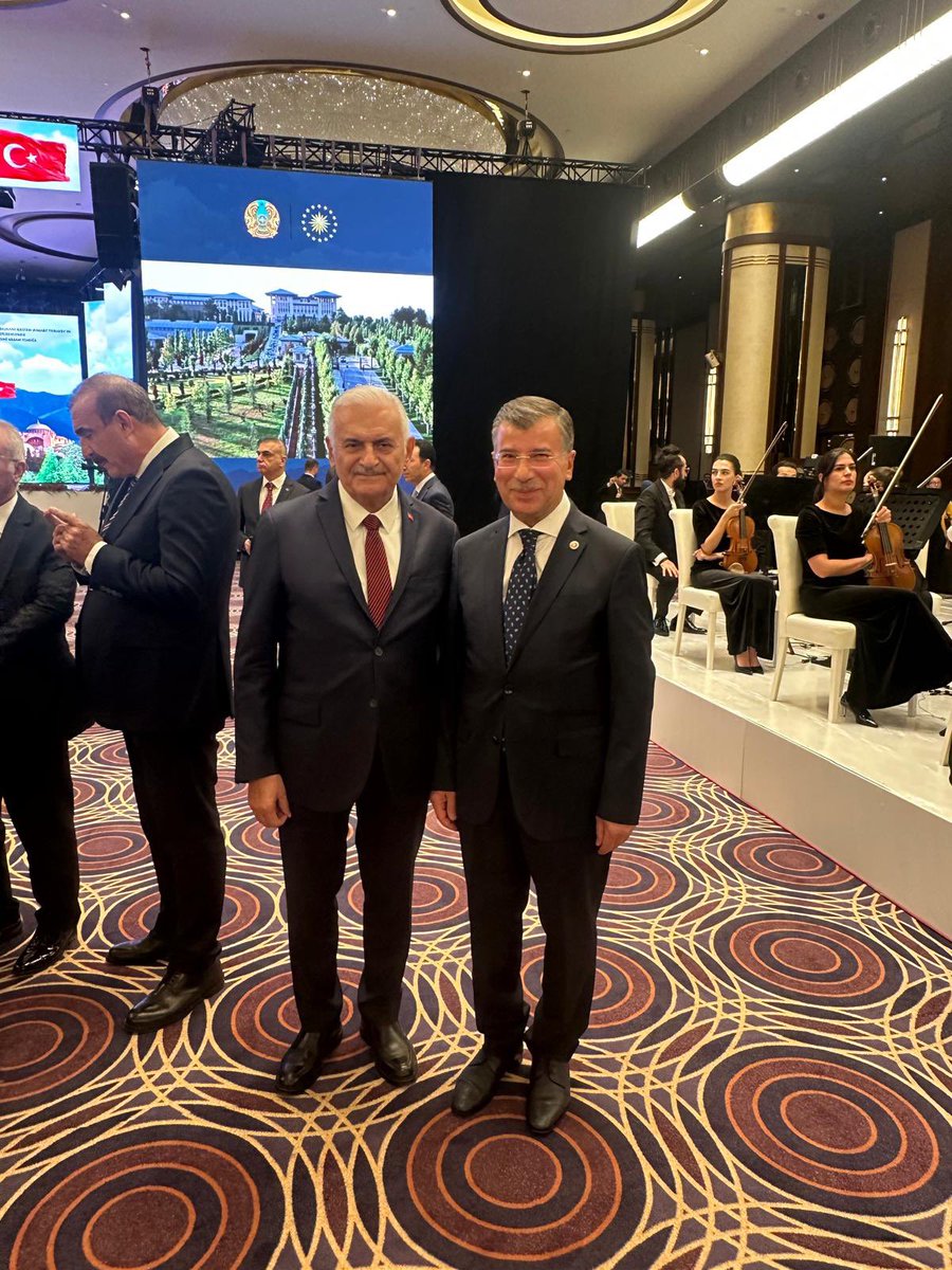 Cumhurbaşkanımız Sn. Recep Tayyip Erdoğan’ın, Kazakistan Cumhurbaşkanı Sn. Kasım Cömert Tokayev’e Devlet Nişanı tevcih töreni vesilesiyle, Son Başbakanımız ve TDT Aksakallar Heyeti Başkanı Sn. Binali Yıldırım ile bir araya geldik.
Türk dünyasının istikbali adına yürütülen