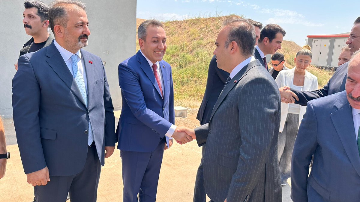 Sanayi ve Teknoloji Bakanımız Sn. Mehmet Fatih Kacır'ı Sungurlu'muzda ağırladık.

Sungurlu'muzun parlayan yıldızı OSB'mizdeki iki dev savunma sanayi firmasında incelemelerde bulunup fabrikalar hakkında yatırımcılarımızdan bilgi aldık.

Sn. Bakanımıza şükranlarımı sunuyorum.