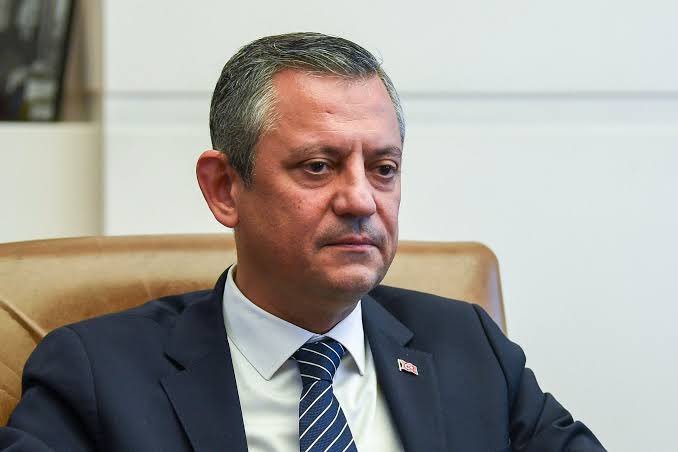 #SonDakika | Özgür Özel :

“Bana güveniyor musunuz?”