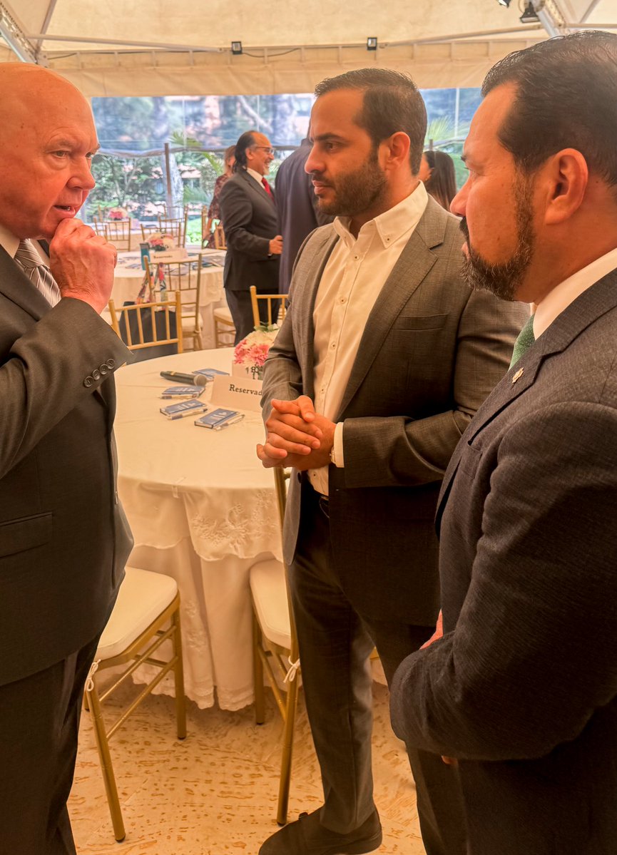 Erasmo Zuleta Bechara (@erasmozb) on Twitter photo Hoy tuvimos un gran encuentro con el señor embajador de los Estados Unidos en Colombia <a href="/USEmbassyBogota/">US Embassy Bogota</a>, John McNamara.
La importancia de las relaciones bilaterales entre 🇺🇸 y 🇨🇴 abarcan temas como seguridad, cooperación, comercio exterior, turismo e inversión.
➡️ La inversión Hoy tuvimos un gran encuentro con el señor embajador de los Estados Unidos en Colombia <a href="/USEmbassyBogota/">US Embassy Bogota</a>, John McNamara.
La importancia de las relaciones bilaterales entre 🇺🇸 y 🇨🇴 abarcan temas como seguridad, cooperación, comercio exterior, turismo e inversión.
➡️ La inversión