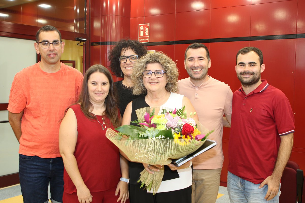🏛️ Ahir la nostra regidora Pili Puerto va tancar la seva etapa a l’Ajuntament per donar pas a una nova companya i millorar com a grup municipal.

💐 Va agrair a tothom que l’ha acompanyat i donat suport durant aquests dos anys, fent una valoració molt positiva. 

(1/2)