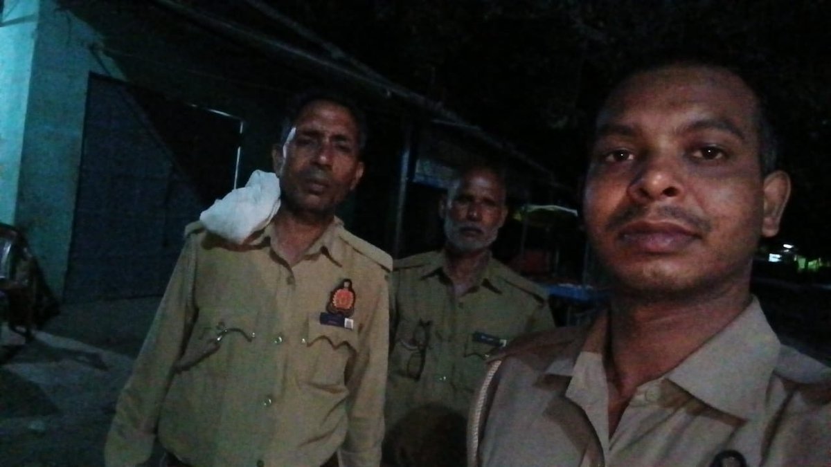 #रात्रि_गश्त_व_चेकिंग

#SPBallia श्री ओमवीर सिंह के निर्देशन में जनपद में शांति,सुरक्षा व्यवस्था बनाए रखने के दृष्टिगत #Ps_रसड़ा पुलिस द्वारा रात्रि में निरन्तर भ्रमणशील रहते हुए ATM/बैंक पिकेट,पेट्रोल पंप व संदिग्ध व्यक्तियों/वाहनों की चेकिंग की जा रही है।
#UPPolice #बलिया