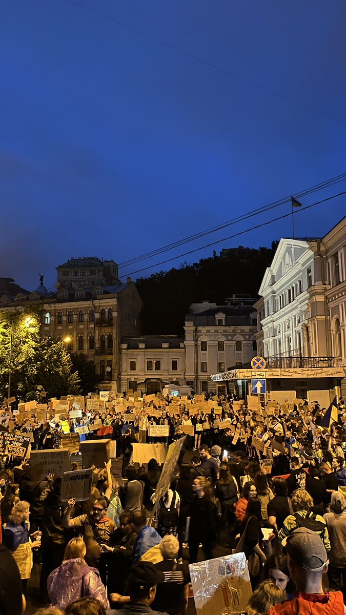 Дякую всім, хто сьогодні прийшов незважаючи на погану погоду! ❤️

Наступного разу зустрічаємось завтра об 11:00 у Маріїнському парку, дуже важливо щоб прийшло якомога більше людей, адже це день голосування.

До зустрічі! 🫶