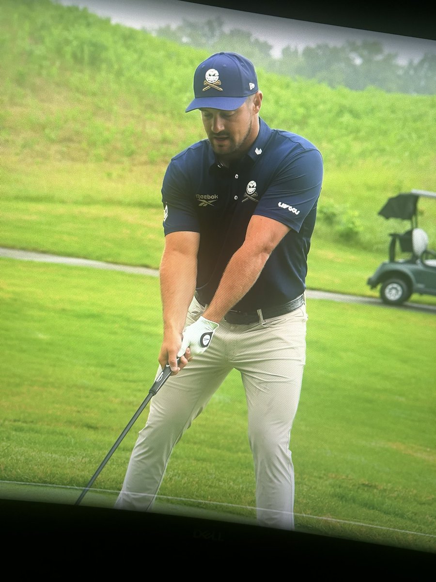 U think Bryson borrowed his sisters pants for this video?