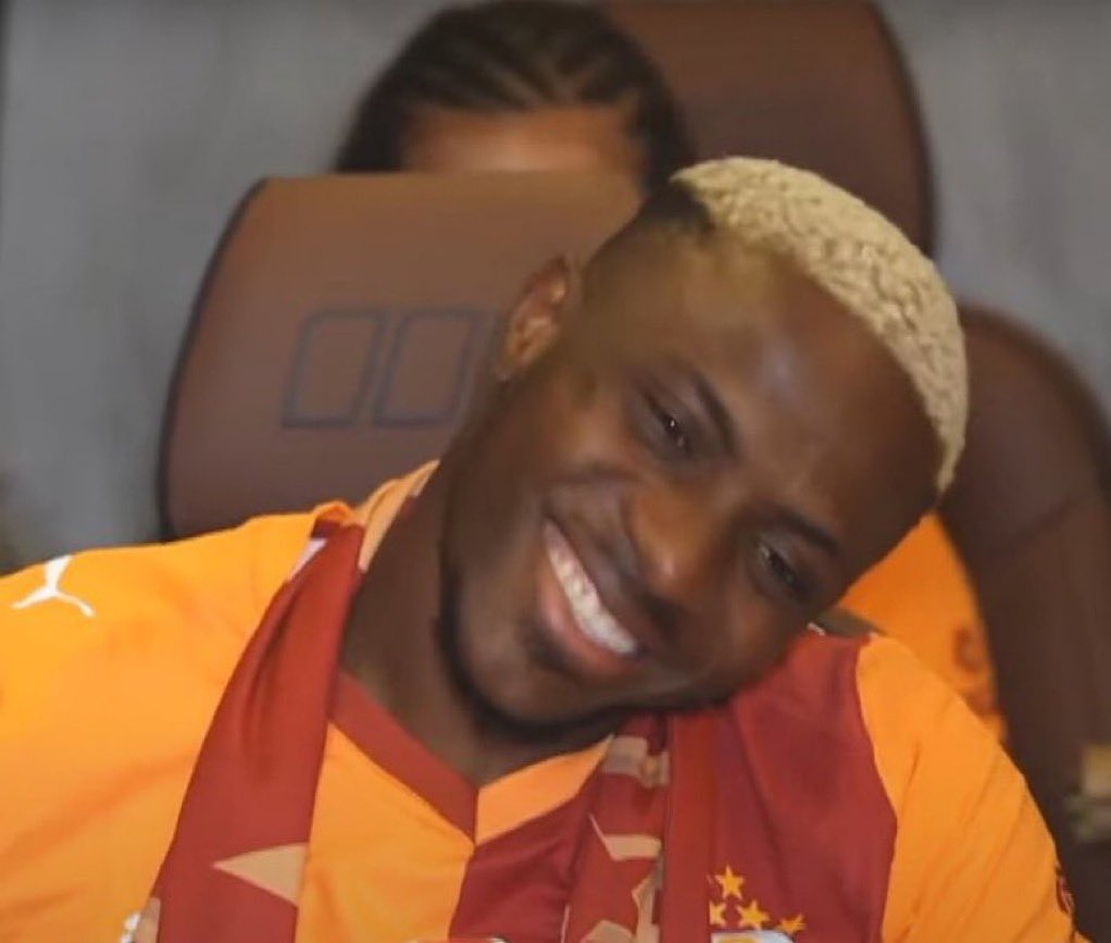 Osimhen: "Dünya üzerindeki hiçbir para, sevgiyi satın alamaz. Sevdiğim Galatasaray'a döndüm ben." (GS TV)